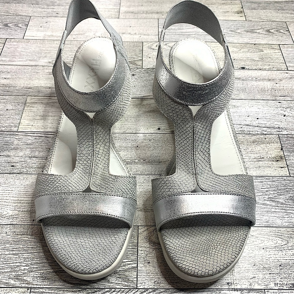 The Flexx
Grey Silver Platform Comfort Wedged Sandals
